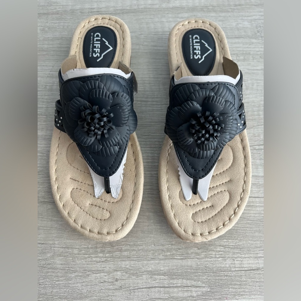 Cliffs by White Mountain Women's Cynthia Thong Sandal Size 7